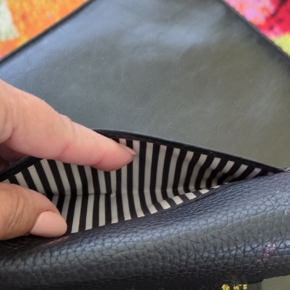 Kate Spade Scalloped Edge Black Textured Wallet - Picture 5 of 9